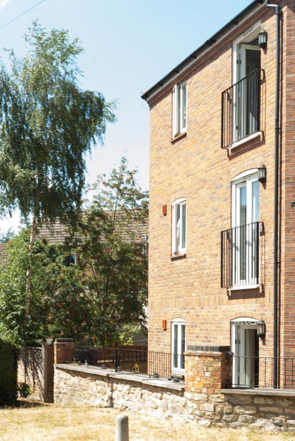 Chestnut Contractor Stays Wellingborough Buitenkant foto